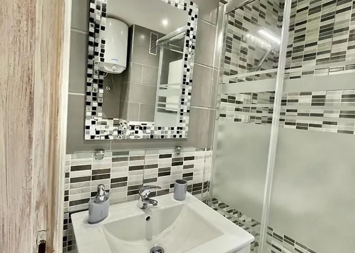 Casa Relu - Urbanizacion Torres Del Castillo *